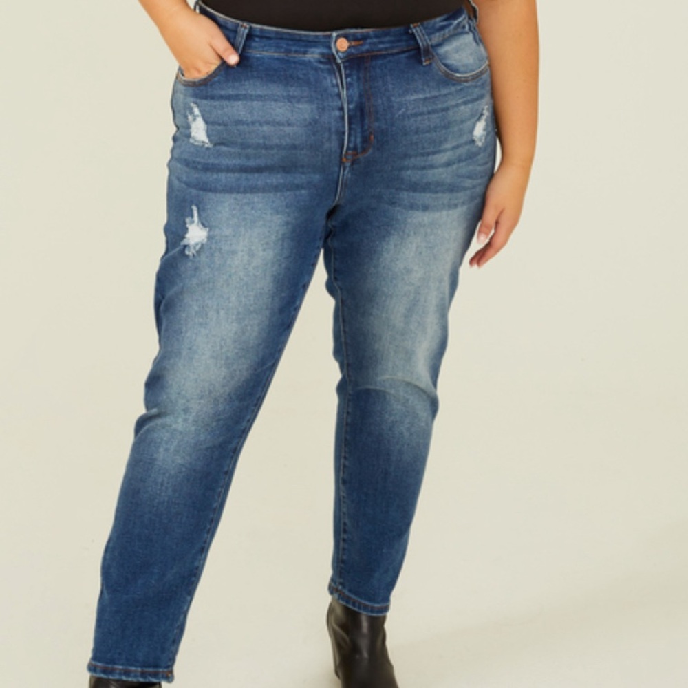 Arula Destructed Girlfriend Jeans Size 20